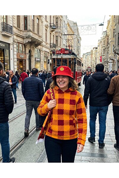 Giallo Rosso Bucket Hat