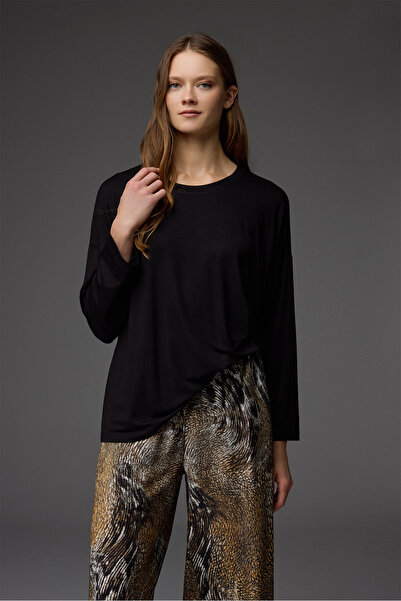 BONJOUR MADAME Παντελόνι με σχέδιο βισκόζης και μπλούζα με λαιμόκοψη ποδηλάτο...