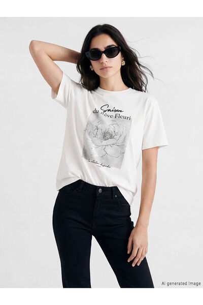 LC Waikiki Γυναικείο T-Shirt με στάμπα Ecru Crew Neck