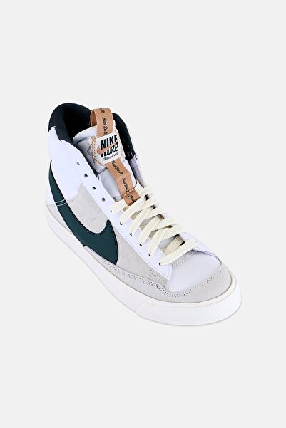 Nike Kids Boy Blazer Mid 77 Lace Up Outdoor Shoes, Multicolor