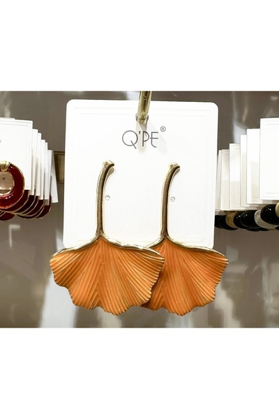 GLOW ACCESSORIES BAE أقراط Qpe Vip من الفولاذ المقاوم للصدأ على شكل أوراق الجنكو