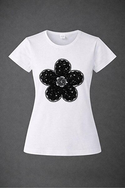 NOBLE STORE 23 Απριλίου 29 Οκτωβρίου Ενδυμασία για επίδειξη Daisy Detailed T-...