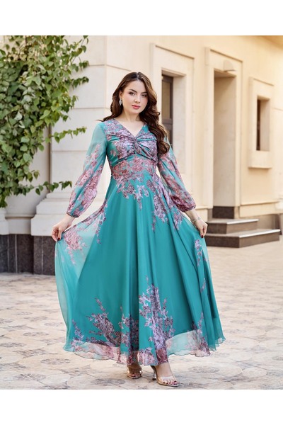 Opera Fashion A long floral dress with a luxurious print and a unique cut.