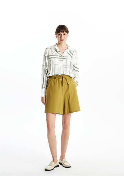 LC Waikiki شورت نسائي من Özmarka للموسم الجديد بخصر مطاطي وتصميم مريح