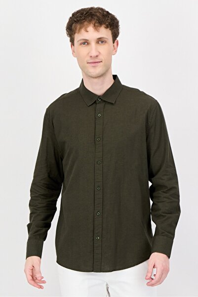 Nautica قميص رجالي كاجوال بأكمام طويلة سادة بقصة عادية، لون زيتوني