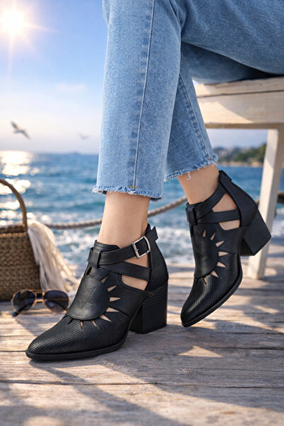 Defne Trend Store حذاء لونا ستار منقوش أسود جلد قص بالليزر بتفاصيل مثقوبة وسح...