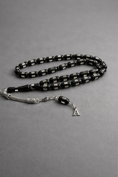 QELA COLLECTION Kişiye Özel Harfli Sürmeli Toz Kehribar Tespih Siyah Parlak B...