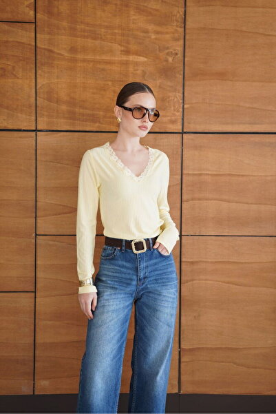 Lady Pixie Yakasi Lace Detailed Bluz