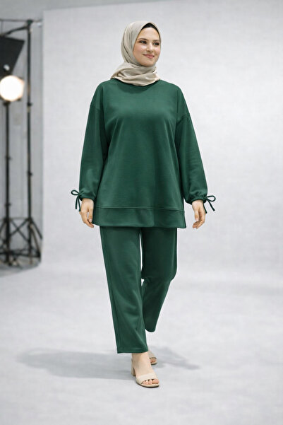MODAELA Costum cu mâneci legate