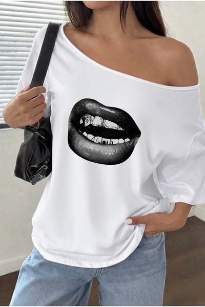 FUFLUNS Lip Printed Oversized Women's Boat Neck T-Shirt