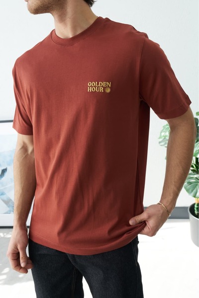 Wonraces Men's Kiremit Regular Crew Neck Golden Hour Embroidered T-Shirt