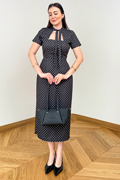 Cappmoda ELB-4575 Siyah Kare Yaka Bağcıklı Puantiyeli Atlas Elbise