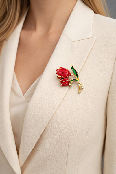 HER ŞEY NOTA www.herseynota.com Kırmızı Lale Figürlü Metal Broş – Gold Çerçev...