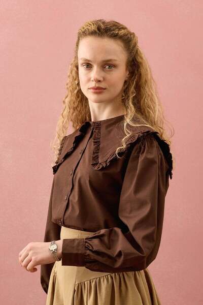 Ceylan Otantik Πουκάμισο με βολάν σε καφέ χρώμα