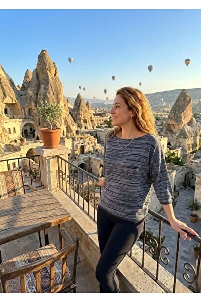 URUMDAY بلوزة تريكو بأكمام ثلاثية الأرباع وياقة دائرية من ميرسريز (كابري)