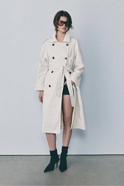 Stradivarius Dökümlü uzun trençkot