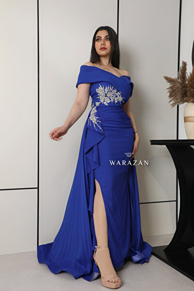 Warazan Long evening dress with embroidery and train