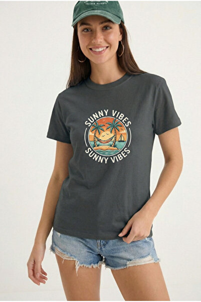 BUWOM Γυναικείο μπλουζάκι Summer Vibes με στάμπα και λαιμόκοψη ποδηλάτου