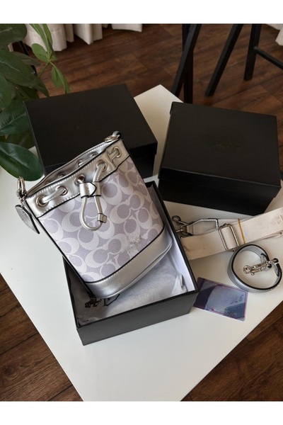 Ropi Most requested: A distinctive and elegant luxury women's Clutch Bag