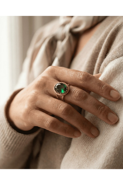 Dorvina مجوهرات برونزية أصلية من حجر الزمرد الأخضر والكريستال بقطع بيضاوي الش...