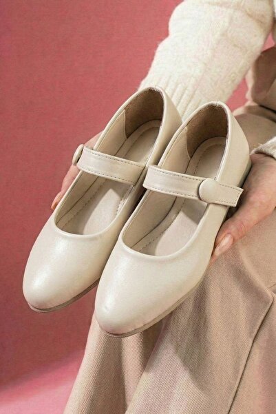 FUGA MODA كليو بيج سكيني بوت بـ حزام بإبزيم خطوط حذاء مسطح