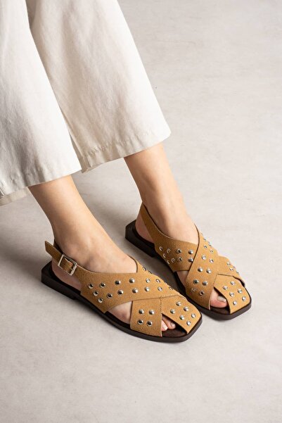 diclepolat Women's Tan Flat Sole Sandals Cross-Strapped Metal Trop Detailed A...