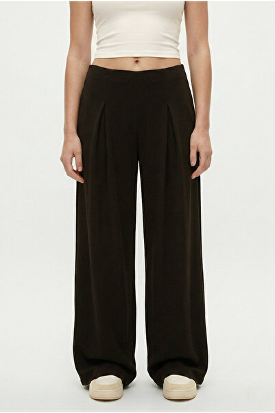 Ritnice Pantaloni maro Wesley cu pliuri cu buzunare pentru femei