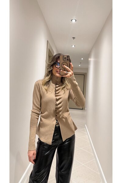 Duya Butik CAMEL FIRFIRLI ÖN DÜĞME DETAYLI KAZAK