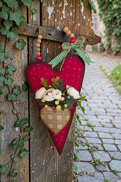 Lotus El Yapımı El Boyama Kalp Kapı Süsü Çiçek Detaylı Country Tasarım 20x17 cm