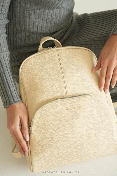 Aron Atelier حقيبة ظهر نسائية باللون البيج من فانيسا