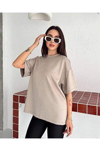 CİO Women's short-sleeved cotton t-shirt with a modern design and multiple co...