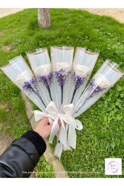 Buketim Seninle 5 trandafiri albi, care nu se decolorează, cadou