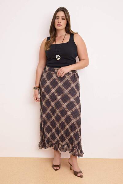 Trendyol Curve تنورة متعددة الألوان متوسطة الطول منقوشة/مربعات ذات مظهر مجعد ...