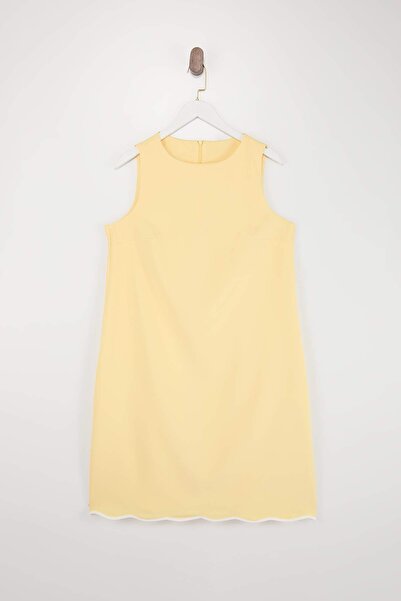 Trendyol Curve Gelbes A-Linien-Minikleid aus Webstoff in Übergröße TBBSS25AH0...