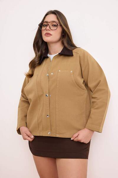 Trendyol Curve Kamel-Velourskragen-Detailjacke in Übergröße/Weitem Schnitt au...