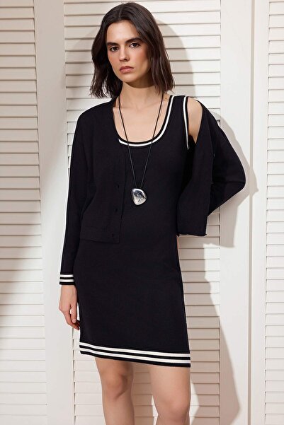 Συλλογή Trendyol Μαύρο Πλεκτό Φόρεμα Μίντι με Ζακέτα από Νήματα Premium Color...