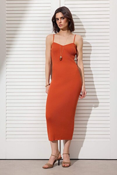Trendyol Collection Orangefarbenes, körperbetontes, gerades Midi-Strickkleid ...