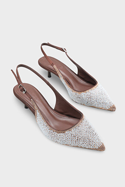 Capone Outfitters حذاء دينيس نسائي من الساتان ذو مقدمة مدببة وحزام خلفي مرصع ...