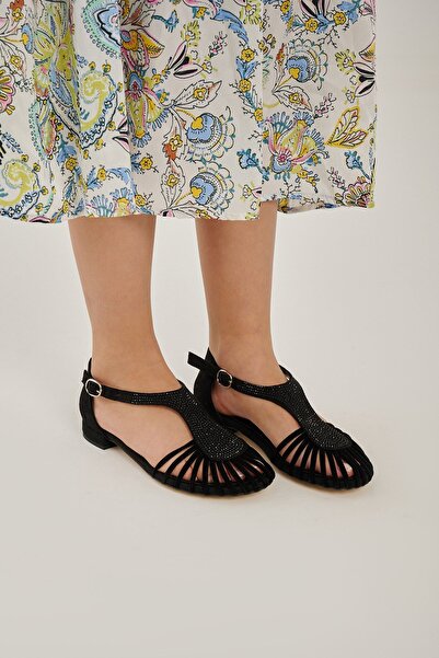 Modezya صندل إيما من الجلد السويدي الأسود مع تفاصيل حجرية وإبزيم