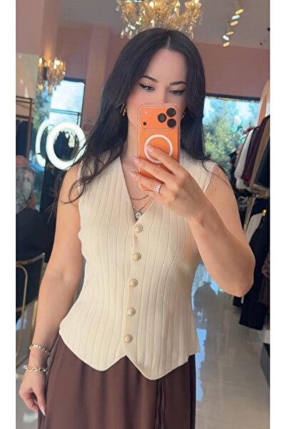 Hatice Altıntaş GOLD DÜĞME DETAY YELEK