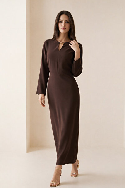 Setre Дълга рокля с дълги ръкави, колан и аксесоари в кафяво