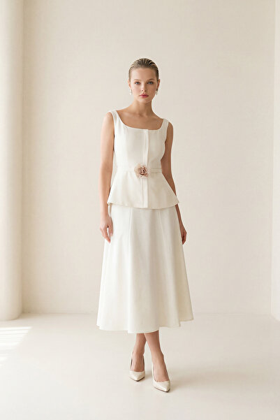 Setre Krem Yakada Aksesuar Detaylı Kolsuz Belden Oturtmalı Balık Formlu Midi ...