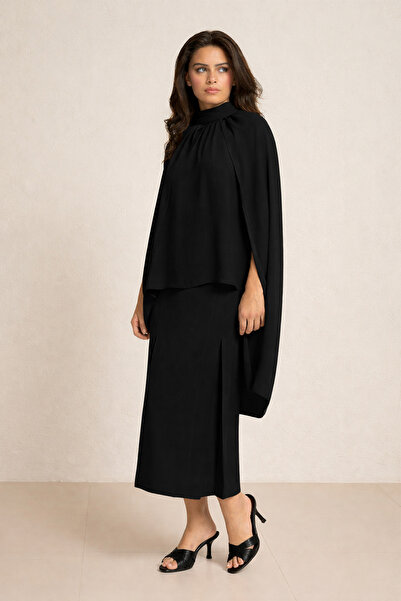 Setre Блуза с черна драперия на яката, в стил на наметало, с свободна кройка