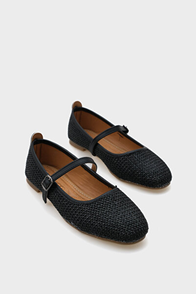 Capone Outfitters حذاء باليه نسائي من هانا تريند