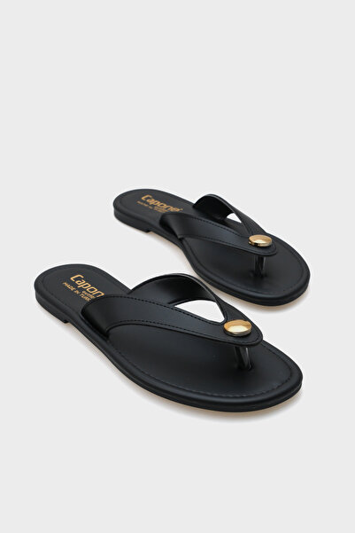 Capone Outfitters Kassey Parmak Arası Düz Topuklu Metal Aksesuarlı Yuvarlak B...