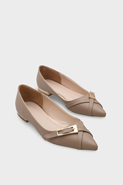 Capone Outfitters Karry гостроносі балетки на низьких підборах з металевими а...