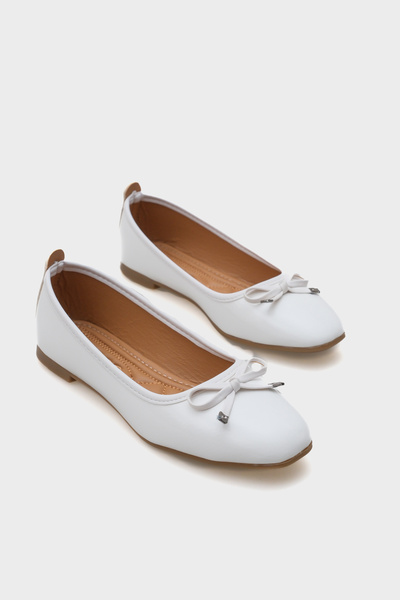 Capone Outfitters Hana Trend Kırışık Desen Beyaz Kadın Babet