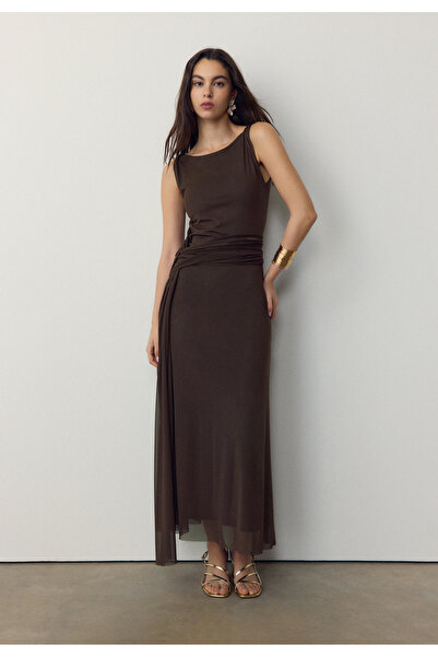 Stradivarius فستان ميدي بتفاصيل من التول عند الخصر