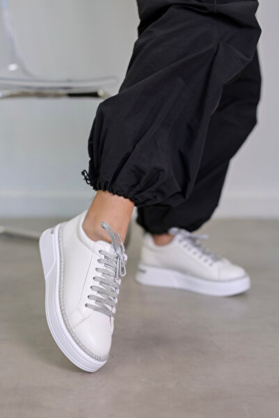 Stil Durağı موديل IZ237 حذاء رياضي للموسم الجديد بنعل 4 سم وتفاصيل لامعة بالل...