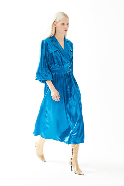 Jus De Pommes PETROL MAVİSİ SATEN PİLİSELİ UZUN KOLLU MİDİ BOY ELBİSE